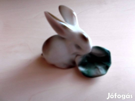 Porcelán nyuszi figura jelzett