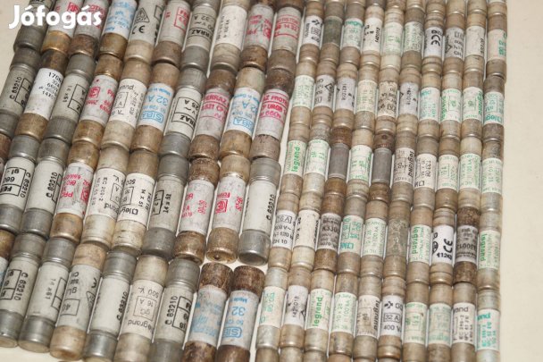 Porcelán olvadó biztosíték 500 600v 12A 25A 32Amper 100 Ft/db