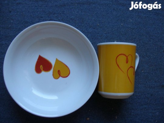 Porcelán reggeliző szivecskékkel