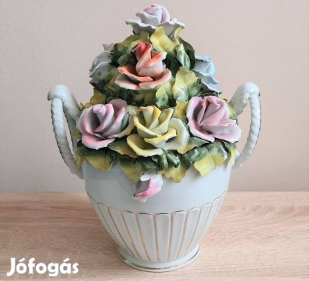 Porcelán rózsák vázában dísztárgy kegytárgy