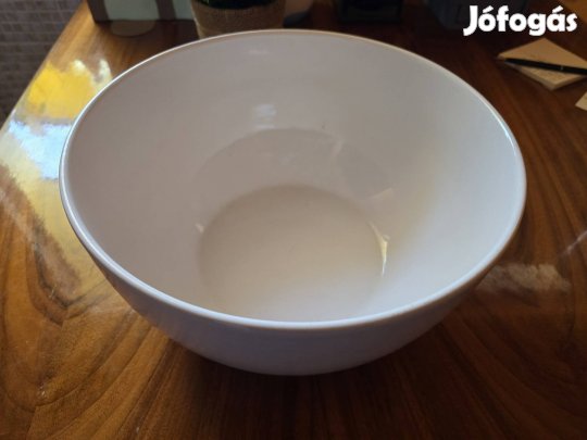 Porcelán salátás tál 26cm átmérőjű 
