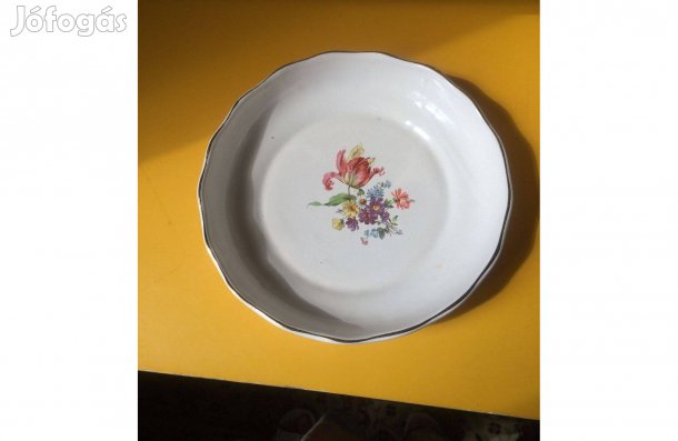 Porcelán tál