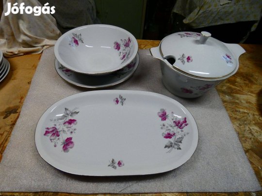 Porcelán tálak, sültes tálalóval