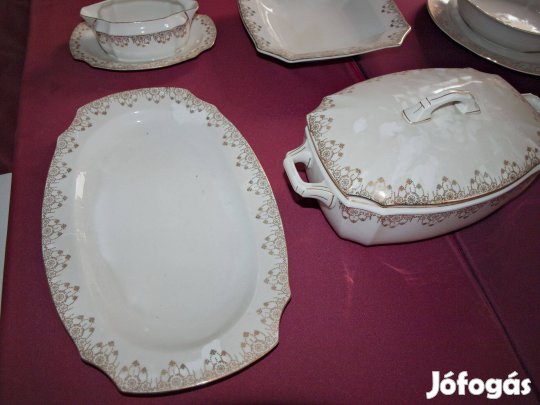 Porcelán tálaló és tányét készlet