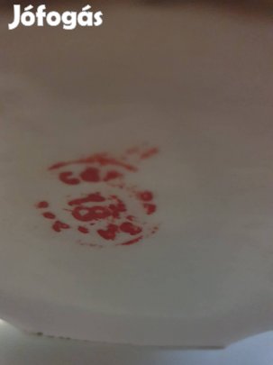 Porcelán talpas tartó