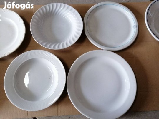 Porcelán tányér 4 féle ,szett árban ! pótlásra is!