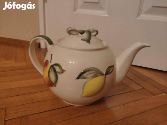 Porcelán teáskanna