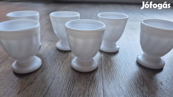 Porcelán tojástartó