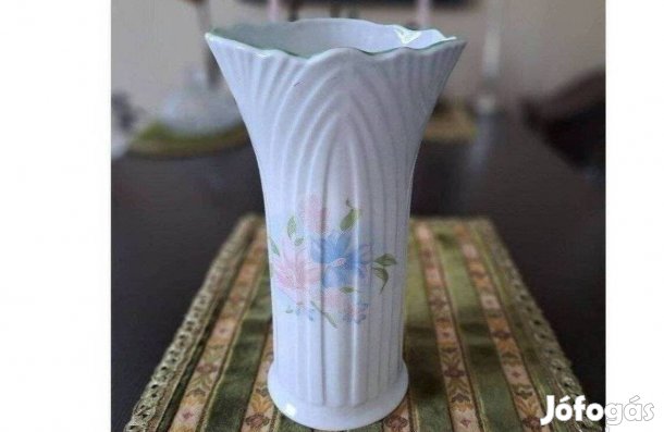 Porcelán váza 23 cm
