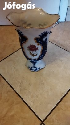 Porcelán váza