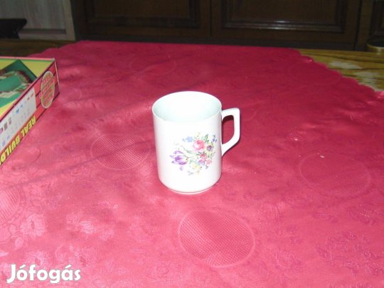 Porcelán virág mintás bögre