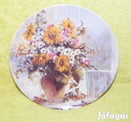 Porcelán virágos falitányér