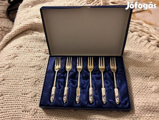 Porcelánbetétes 6 személyes ezüstözött villa készlet eredeti dobozában