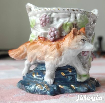 Porcelánszerű kosárka rókával kb. 89cm, jelzéssel alul: 4897