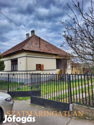 Porcsalma központjában 84 m2-es családi ház, garázzsal, melléképületek