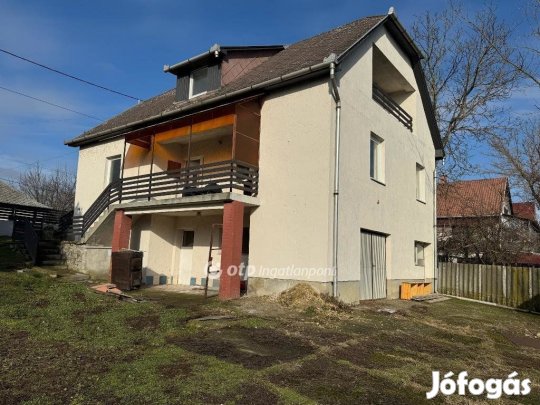 Poroszlói 225 nm-es ház eladó