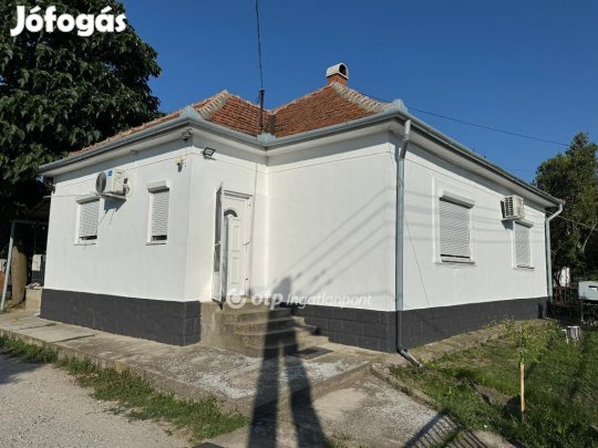 Poroszlói eladó 132 nm-es ház