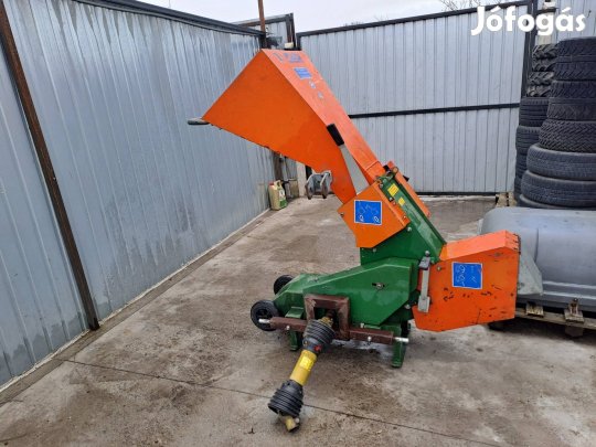 Posch traktorral hajtatott nagyteljesítményű ágdaráló,aprító képeken 