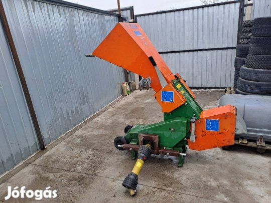 Posch traktorral hajtatott nagyteljesítményű ágdaráló,aprító képeken 
