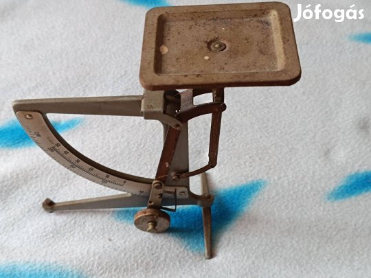 Postai levél mérleg,-régiség-eladó, .és Konyhai élel