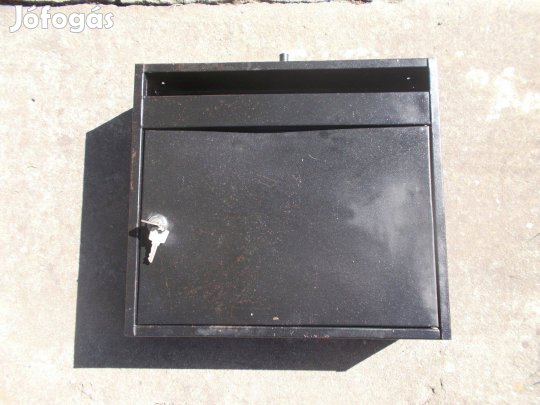 Postaláda, lépcsőházi, kulcsos, sötétzöld színben, hazai