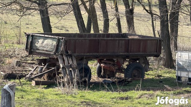 Pótkocsi alkatrésznek