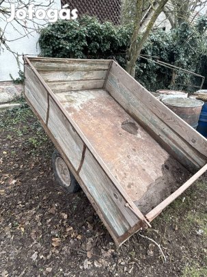 Pótkocsi költözne