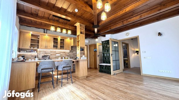 Praktiker közelében 3 szoba nappalis családi ház eladó