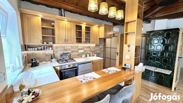 Praktiker közelében 84 nm-es prémium minőségű családi ház eladó