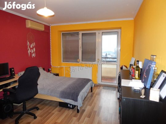 Praktikus 1 szobás 37m2-es nagyerkélyes lakás