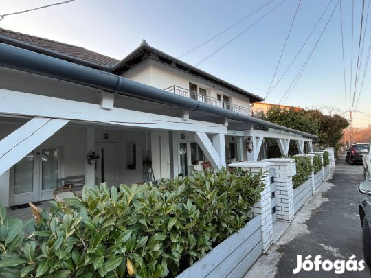 Praktikus elrendezésű, modern, remek állapotú lakás Hévízen!