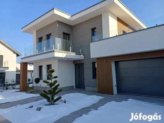 Prémium életérzés Erzsébetligeten  világos, panorámás ikerház nagy ke
