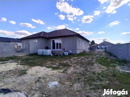 Prémium ikerházfél Vácrátóton 2025-ös átadással