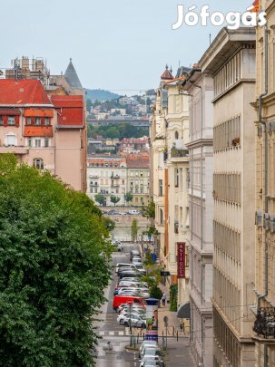 Prémium lakás, műemlék jellegű házban, az V. kerületben