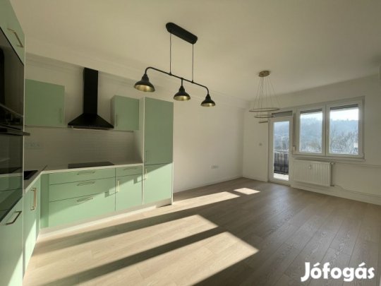 Prémium minőségű felújított lakás Komlón eladó