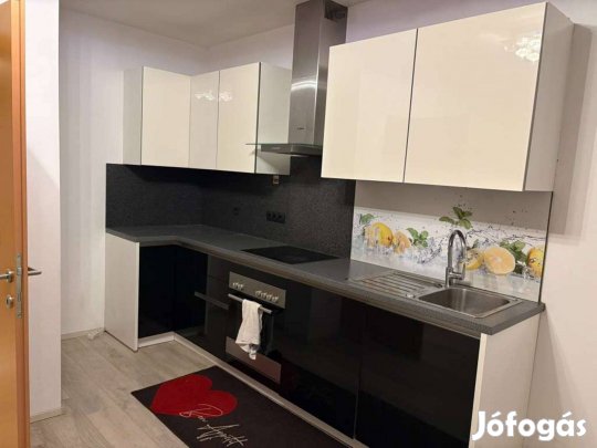 Prémium minőségű magasfényű gépesített konyhabútor eladó