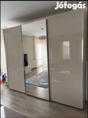 Prémium tolóajtós szekrény áron alul eladó