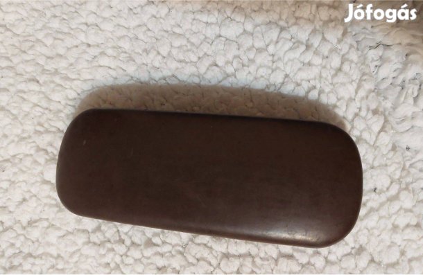 Préselt kartonpapírból, műanyag borítással , bélelt szemüvegtok eladó
