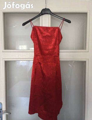 Pretty Little Thing szatén ruha