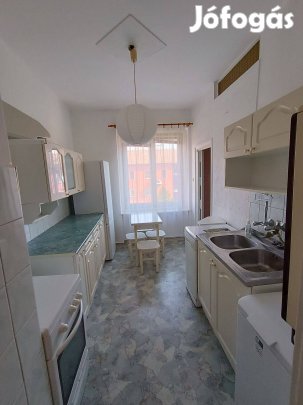 Prohászka utcában 2 szobás erkélyes, 55 m2-es gázf. lakás
