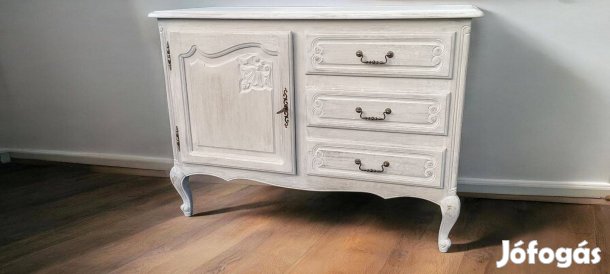 Provence stílusban felújított neobarokk komód
