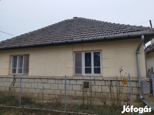 Prügyön eladó 2 szobás családi ház