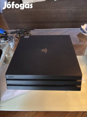 Ps 4 pro és három kontroller 
