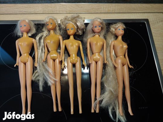 Pucér barbie-k egy tételként