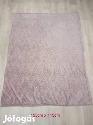Púder színű pléd, ágytakaró
