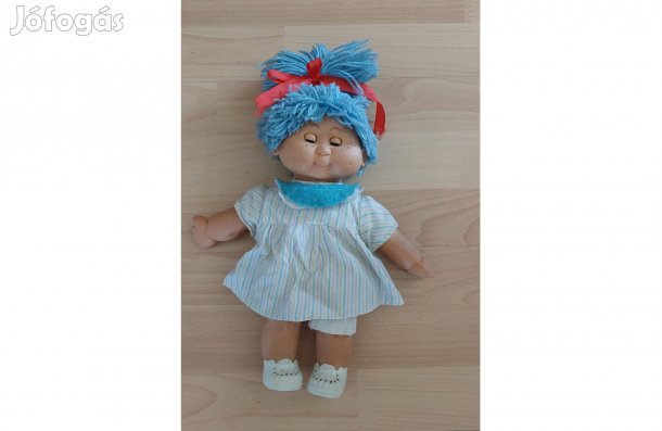 Puhatestű, kék hajú spanyol játékbaba, 30 cm magas