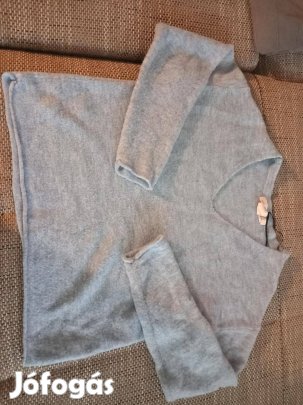 Pulcsik S M L 790 Ft /db