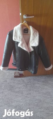 Pull & Bear márkájú teljesen új sosem hordott gyönyörű M-es nöi kabát