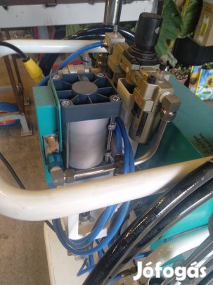 Púrhab szóró gép és 400 liter alapanyag  eladó új!!