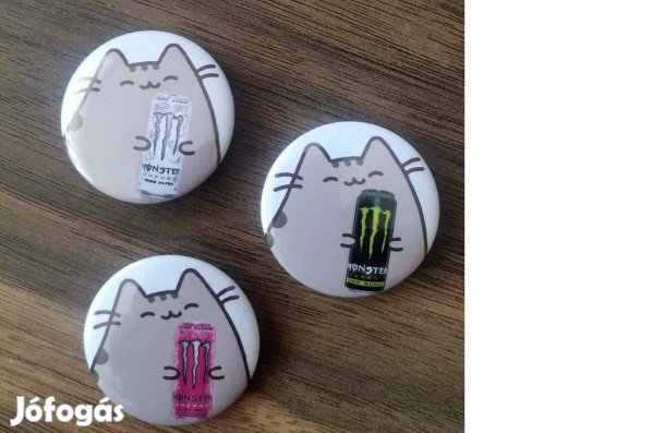 Pusheen kitűző energiaitallal
